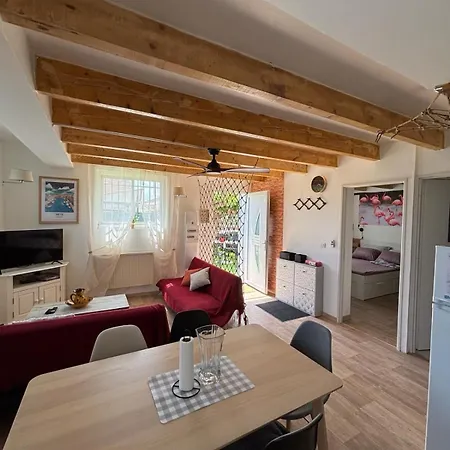 Modern 3-star Villa, 3 Bedrooms, Private Parking ヴィラ