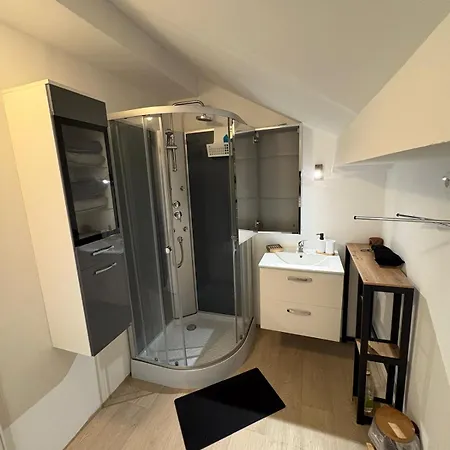 Villa Modern 3-star Villa, 3 Bedrooms, Private Parking Sète