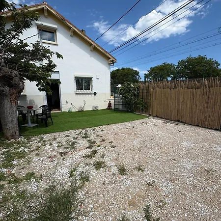 Modern 3-star Villa, 3 Bedrooms, Private Parking ヴィラ *