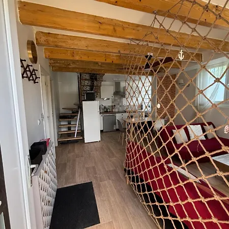 Modern 3-star Villa, 3 Bedrooms, Private Parking ヴィラ